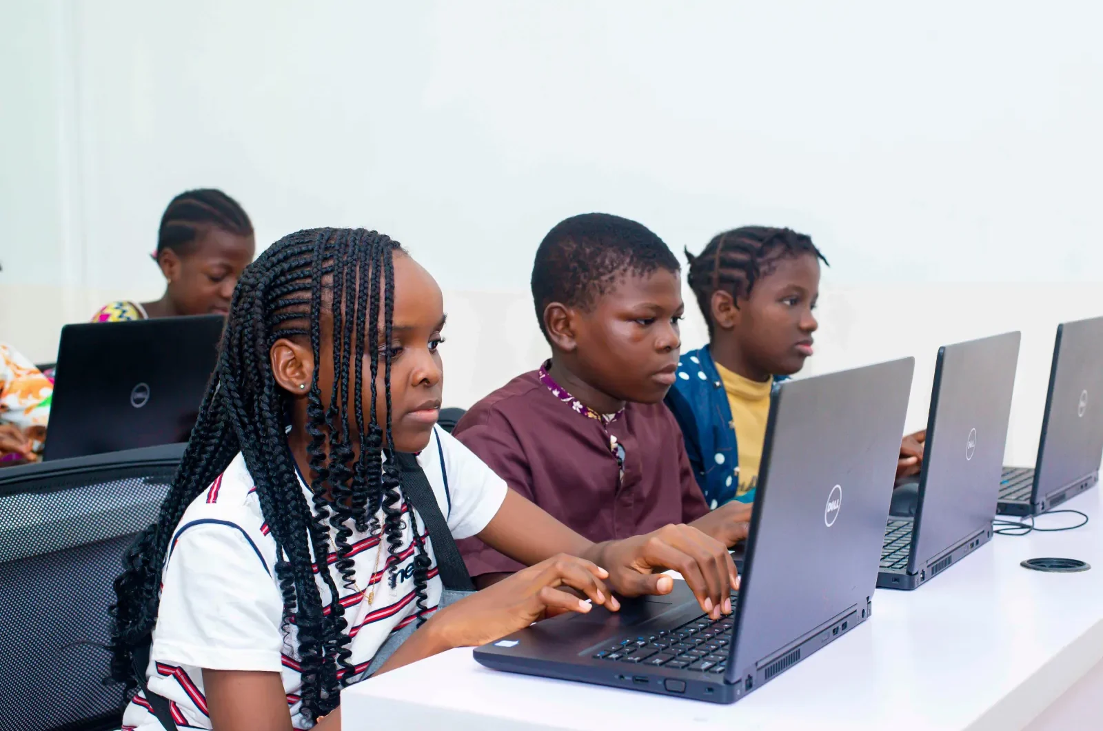 children_learning_to_code